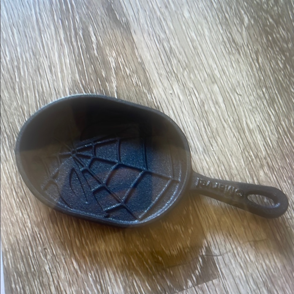 Lodge Black Cast Iron Spider Web Skillet